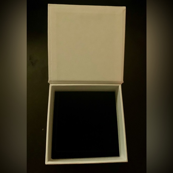 🎁Two Mejuri empty boxes - Picture 2 of 2